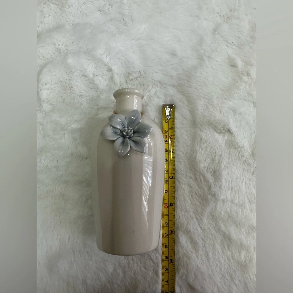 Elegant Cream Vase with light blue Floral Accent